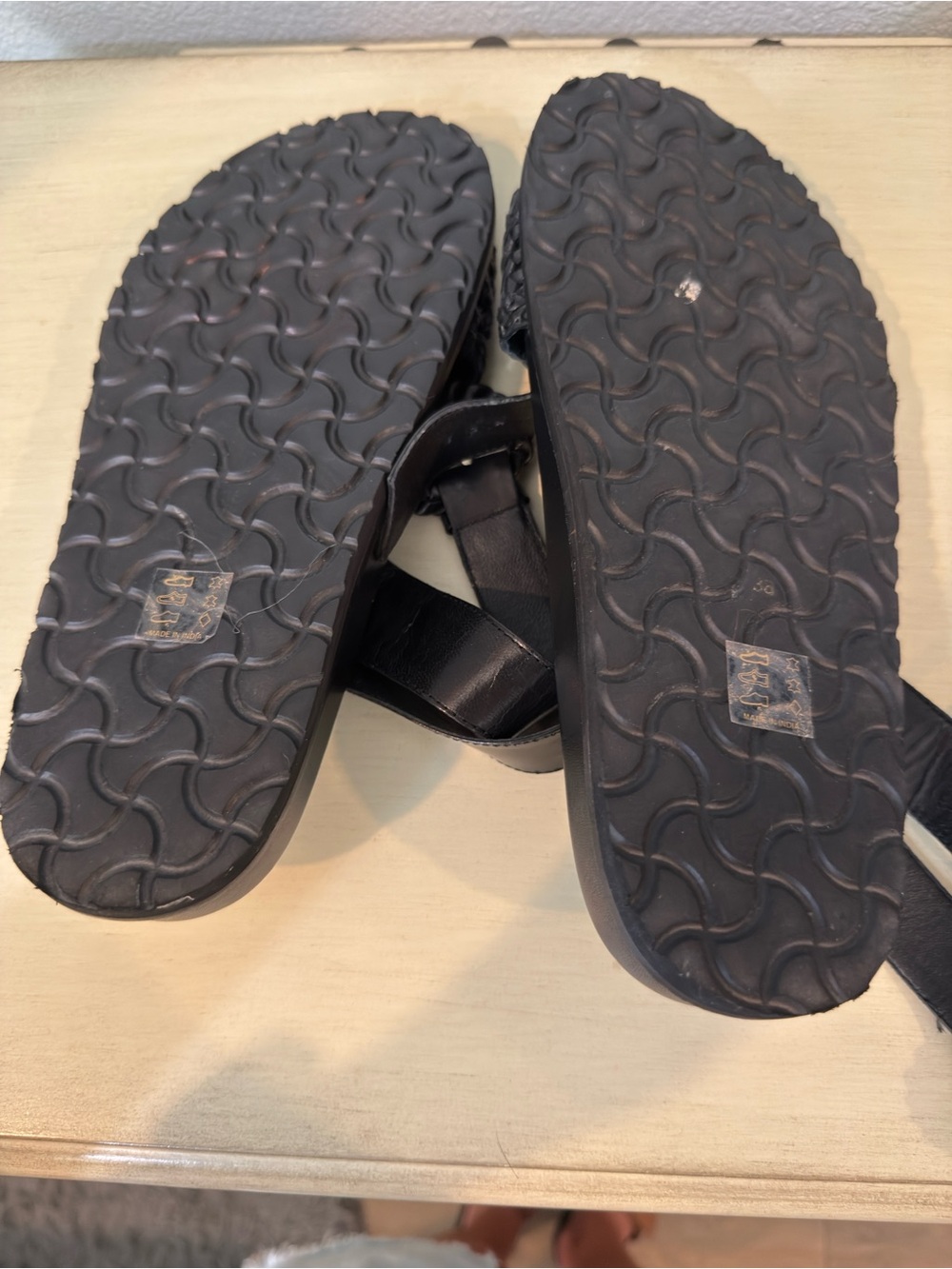 Anthropologie Woven Strap Black Leather Flat Sandals Womens 38 US 8 - Picture 3 of 3